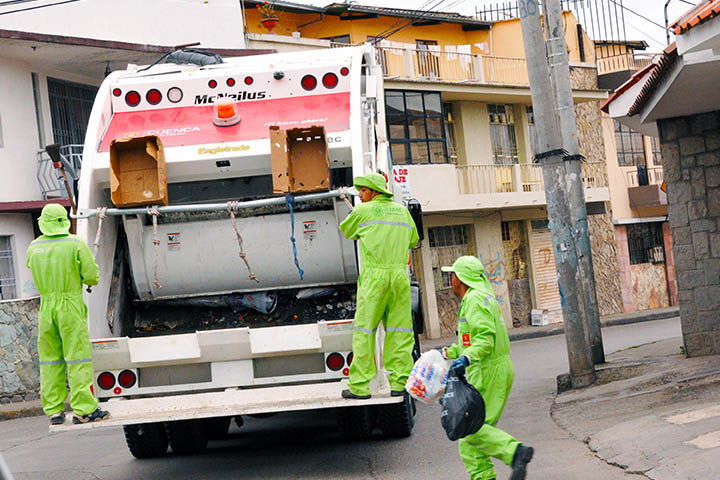 Estudio para la determinación e implementación del nuevo sistema tarifario para los servicios de recolección de basura y aseo público en el cantón Cuenca.