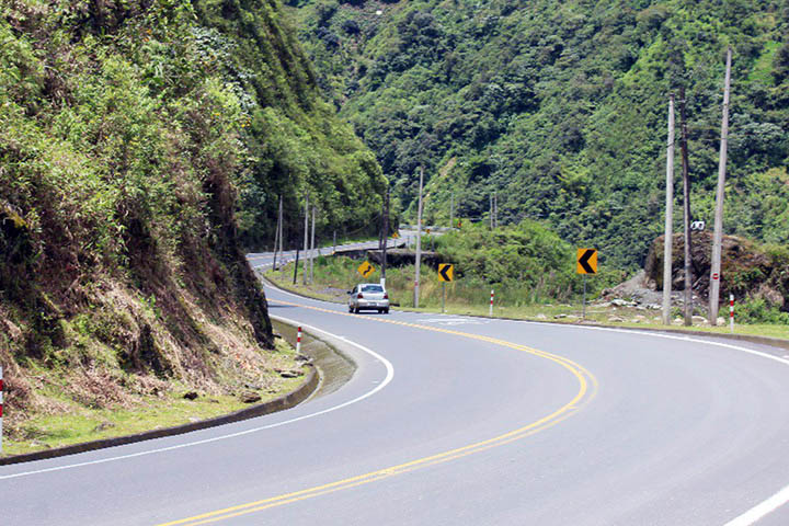 Estudios de factibilidad, impactos ambientales e ingeniería definitivos para la ampliación (4 carriles), rectificación y mejoramiento de la carretera Pelileo-Baños, incluye puentes y paso lateral de Pelileo; longitud total aproximada 34.00 km, ubicada en la provincia de Tungurahua